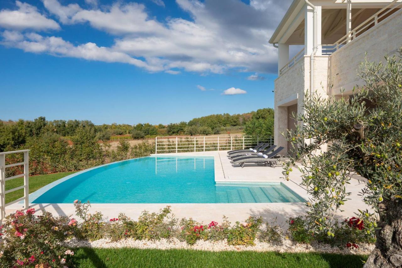 Villa Blanche By Ilc Бъртонигла Екстериор снимка
